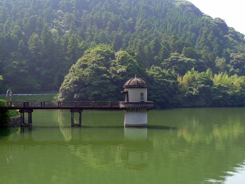 ＜下関市水道局内日第二貯水池取水塔＞画像