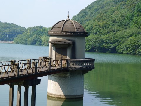 ＜下関市水道局内日第二貯水池取水塔＞画像
