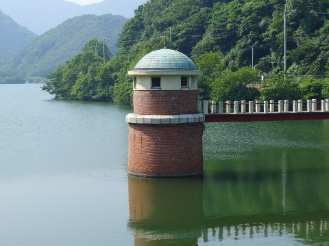 ＜下関市水道局内日第一貯水池取水塔＞画像